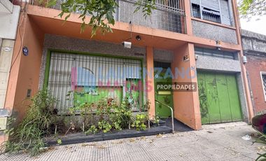 CASA SOBRE LOTE PROPIO 8,66 X 35 - AGRONOMIA