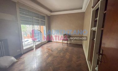 CASA SOBRE LOTE PROPIO 8,66 X 35 - AGRONOMIA