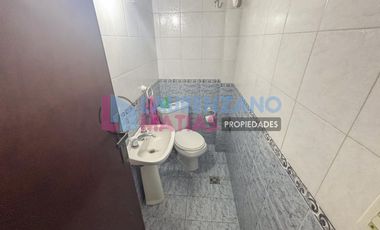 CASA SOBRE LOTE PROPIO 8,66 X 35 - AGRONOMIA