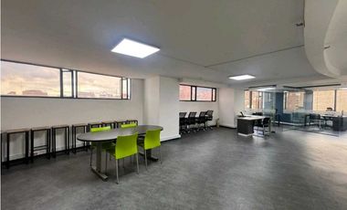 SE ARRIENDA OFICINA EN QUINTA CAMACHO 180M2