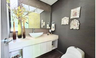 Exclusiva CASA en El Alto de las Palmas, Poblado, Antioquia 2 Niveles