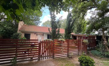 VENDO CHALET 3 AMBIENTES EN SIERRA DE LOS PADRES CON AMPLIO PARQUE