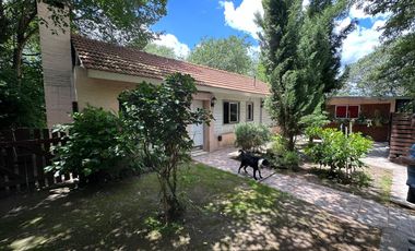 VENDO CHALET 3 AMBIENTES EN SIERRA DE LOS PADRES CON AMPLIO PARQUE