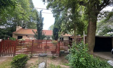 VENDO CHALET 3 AMBIENTES EN SIERRA DE LOS PADRES CON AMPLIO PARQUE