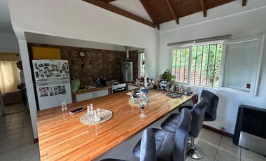 VENDO CHALET 3 AMBIENTES EN SIERRA DE LOS PADRES CON AMPLIO PARQUE