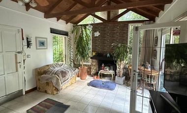 VENDO CHALET 3 AMBIENTES EN SIERRA DE LOS PADRES CON AMPLIO PARQUE