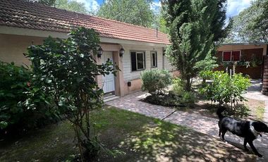 VENDO CHALET 3 AMBIENTES EN SIERRA DE LOS PADRES CON AMPLIO PARQUE