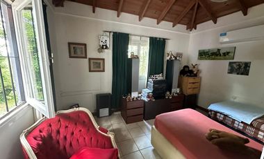 VENDO CHALET 3 AMBIENTES EN SIERRA DE LOS PADRES CON AMPLIO PARQUE