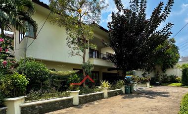 Rumah Asri Dalam Town House Exclusive