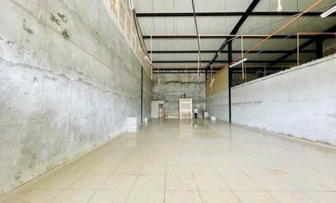 VENTA LOCAL FRENTE A PARADA DE BUS FRENTE A LOS PUEB