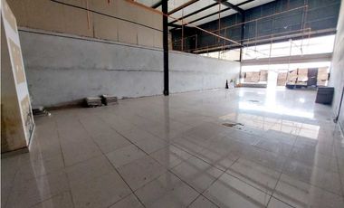 VENTA LOCAL FRENTE A PARADA DE BUS FRENTE A LOS PUEB