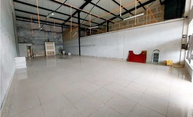 VENTA LOCAL FRENTE A PARADA DE BUS FRENTE A LOS PUEB