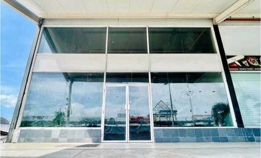 VENTA LOCAL FRENTE A PARADA DE BUS FRENTE A LOS PUEB