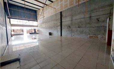 VENTA LOCAL FRENTE A PARADA DE BUS FRENTE A LOS PUEB