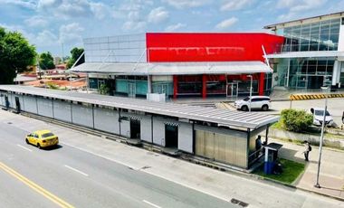 VENTA LOCAL FRENTE A PARADA DE BUS FRENTE A LOS PUEB