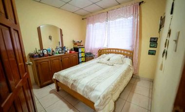 VENTA DE CASA EN SAN CARLITOS CERCADA ATRAS