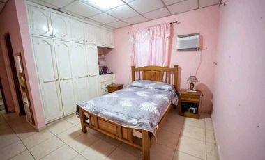 VENTA DE CASA EN SAN CARLITOS CERCADA ATRAS