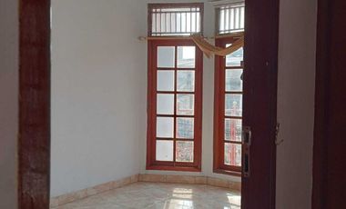 Sewa rumah strategis besar semi furnished, jakarta pusat Johar baru