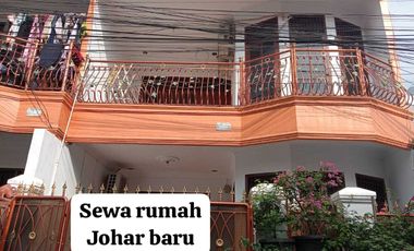 Sewa rumah strategis besar semi furnished, jakarta pusat Johar baru