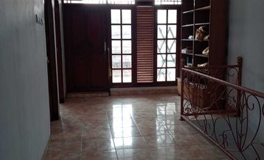 Sewa rumah strategis besar semi furnished, jakarta pusat Johar baru