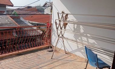 Sewa rumah strategis besar semi furnished, jakarta pusat Johar baru