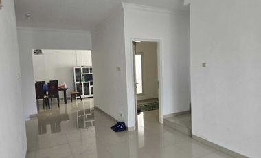 Dijual Cepat Rumah 2 Lantai di BNR, Bangunan Baru, Mewah, dan 5 KT
