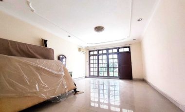 PONDOK INDAH RUMAH HOMIE 470 M2 DG SWIMMING POOL GANDARIA LEBAK BULUS