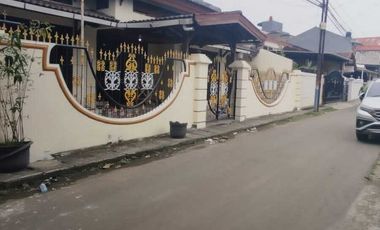 Disewakan Rumah Strategis di Jalan Daan Mogot, Jakarta Barat.