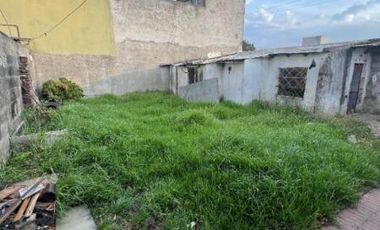 ¡Casa en venta 3 ambientes a reciclar, con parque y gran potencial en ubicación estratégica!