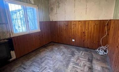¡Casa en venta 3 ambientes a reciclar, con parque y gran potencial en ubicación estratégica!