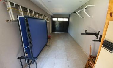 Casa de 3 dormitorios y parque a estrenar en Temperley Este