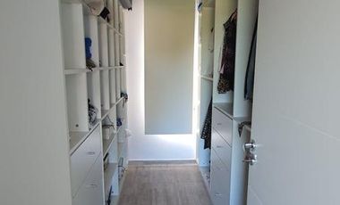 Casa de 3 dormitorios y parque a estrenar en Temperley Este