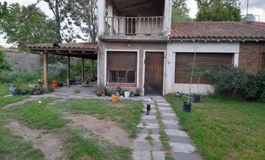CHALET EN VENTA JOSE C PAZ Levalle  4355 APTA CREDITO