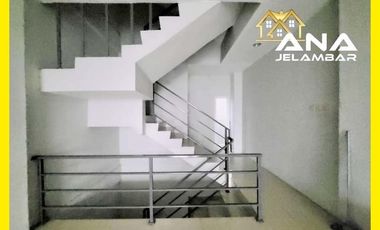 ANA RUMAH 4X22M² AKSES DEKAT KE JALAN RAYA JELAMBAR