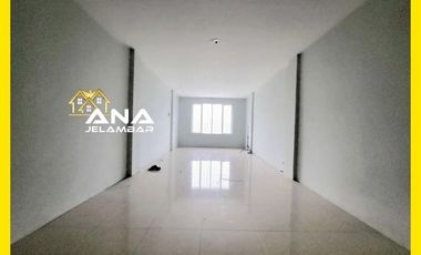 ANA RUMAH 4X22M² AKSES DEKAT KE JALAN RAYA JELAMBAR