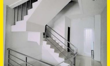 ANA RUMAH 4X22M² AKSES DEKAT KE JALAN RAYA JELAMBAR