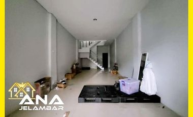 ANA RUMAH 4X22M² AKSES DEKAT KE JALAN RAYA JELAMBAR