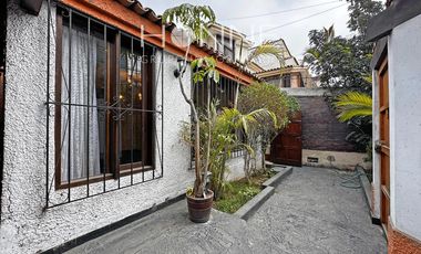 ¡Se vende casa de 3 pisos en Surco por $450,0000!