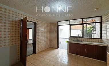 ¡Se vende casa de 3 pisos en Surco por $450,0000!