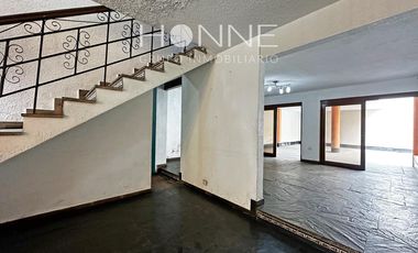 ¡Se vende casa de 3 pisos en Surco por $450,0000!