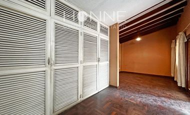 ¡Se vende casa de 3 pisos en Surco por $450,0000!