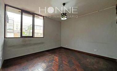 ¡Se vende casa de 3 pisos en Surco por $450,0000!