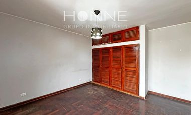 ¡Se vende casa de 3 pisos en Surco por $450,0000!