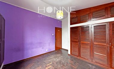 ¡Se vende casa de 3 pisos en Surco por $450,0000!