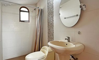 ¡Se vende casa de 3 pisos en Surco por $450,0000!