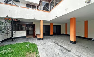 ¡Se vende casa de 3 pisos en Surco por $450,0000!