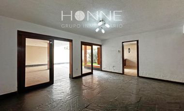 ¡Se vende casa de 3 pisos en Surco por $450,0000!