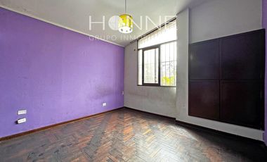 ¡Se vende casa de 3 pisos en Surco por $450,0000!