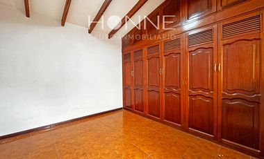 ¡Se vende casa de 3 pisos en Surco por $450,0000!