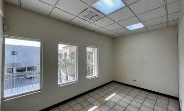 Oficina # 6. 96 m2 Excelente ubicación Blvd Manuel Gómez Morin